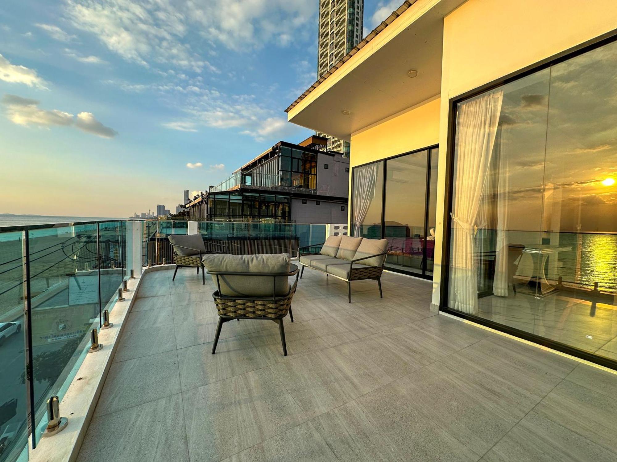 Stunning Beachfront View Luxurious Apartment 40 Haat Jomtien Eksteriør bilde