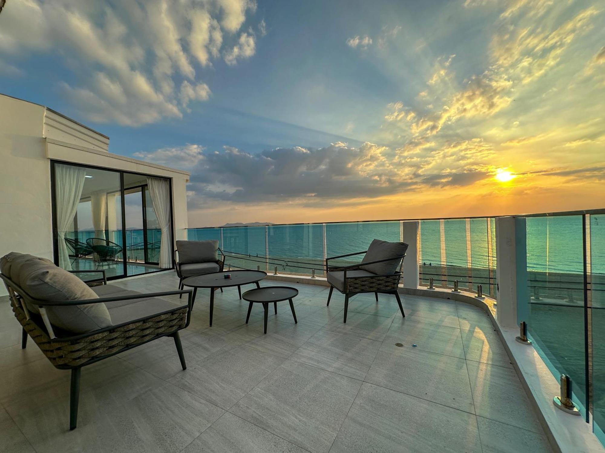 Stunning Beachfront View Luxurious Apartment 40 Haat Jomtien Eksteriør bilde