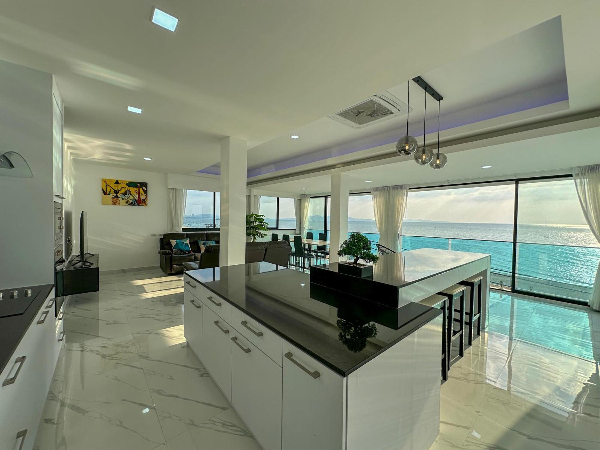 Stunning Beachfront View Luxurious Apartment 40 Haat Jomtien Eksteriør bilde