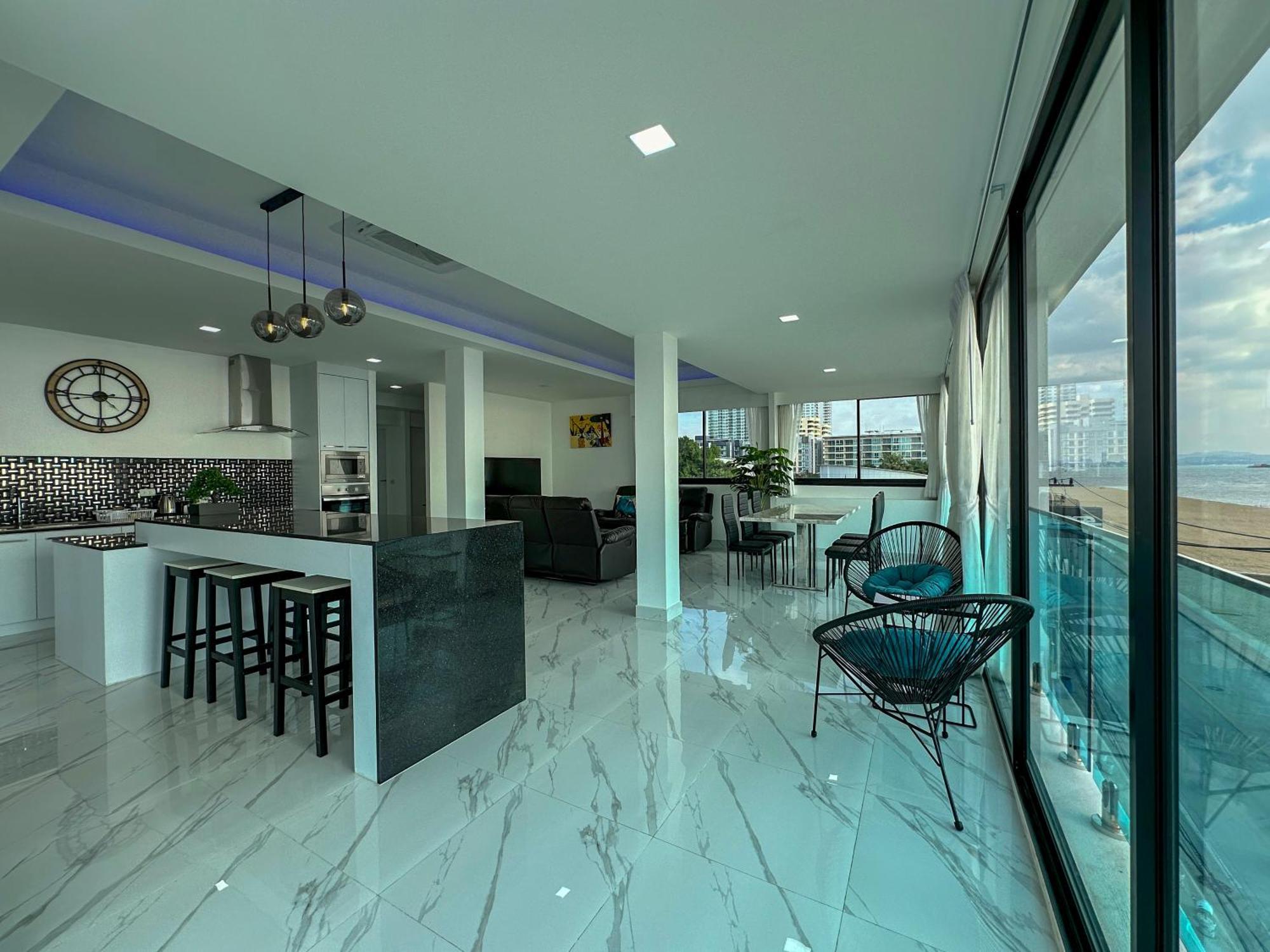 Stunning Beachfront View Luxurious Apartment 40 Haat Jomtien Eksteriør bilde