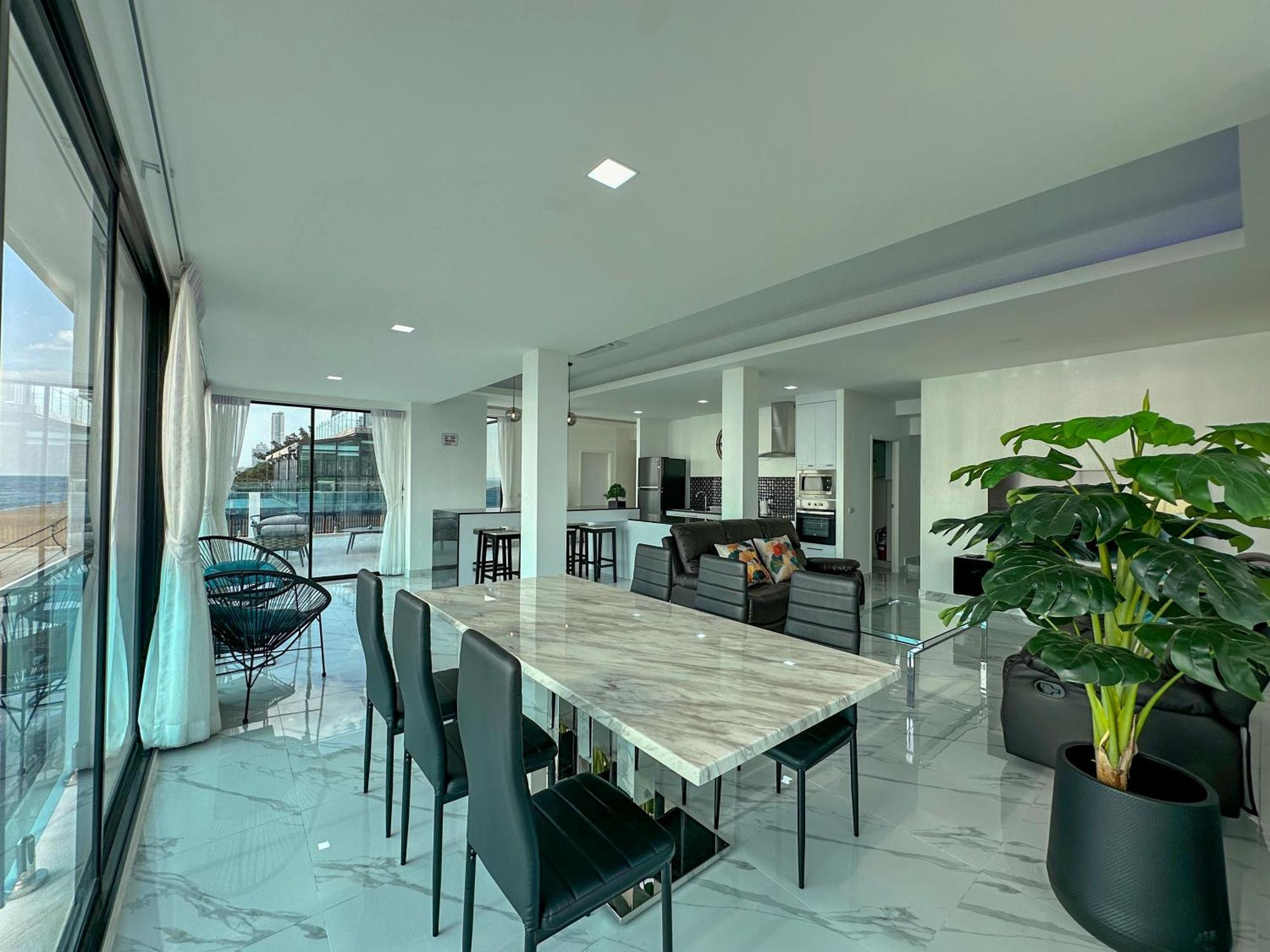 Stunning Beachfront View Luxurious Apartment 40 Haat Jomtien Eksteriør bilde